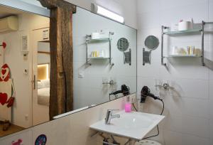 Gallery image of Pensión AliciaZzz Bed And Breakfast Bilbao in Bilbao