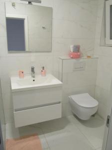 Ein Badezimmer in der Unterkunft Novi Lux