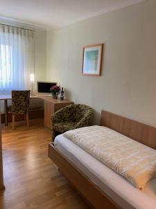 Postel nebo postele na pokoji v ubytování Hotel Goldener Löwe
