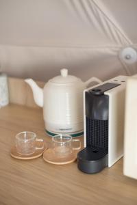 Lake Glamp Mikołajki - Adults Only的咖啡和沏茶工具