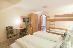 Postel nebo postele na pokoji v ubytování Hotel Goldener Löwe