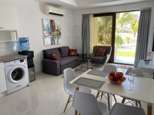 Χώρος καθιστικού στο Hana Apartment Hawana Lagoons
