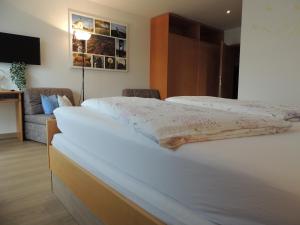 Llit o llits en una habitació de Gästehaus Jutta / Pension Link
