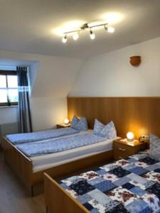 Llit o llits en una habitació de Gästehaus Jutta / Pension Link