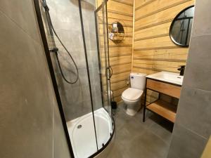 Nagano - klimatyczny domek w górach tesisinde bir banyo