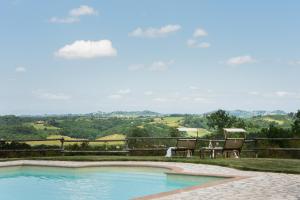 The swimming pool at or close to Agriturismo L'Antica Fornace