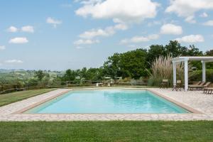 The swimming pool at or close to Agriturismo L'Antica Fornace