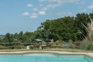 The swimming pool at or close to Agriturismo L'Antica Fornace