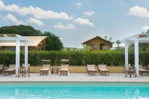 The swimming pool at or close to Agriturismo L'Antica Fornace