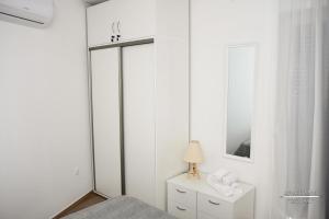 Fotografie z fotogalerie ubytování Holiday apartment in Okrug Gornji with terrace, air conditioning, WiFi, washing machine 5070-1 v Trogiru