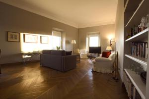 A seating area at Residenza Maggiore With Panoramic View