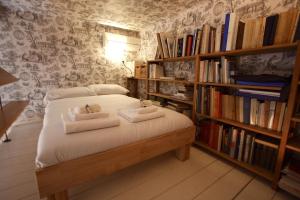 A bed or beds in a room at Residenza Maggiore With Panoramic View