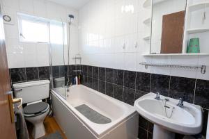 Gallery image of Spacious House in Sheffield - Great Location! in Attercliffe