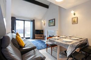 a living room with a table and a couch at Spacious House in Sheffield - Great Location! in Attercliffe