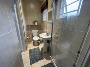 Koupelna v ubytování PIGEONWOOD Forest Cottage + 13 fotografií