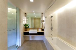 Koupelna v ubytování Dorsett Grand Subang Hotel