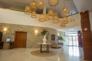 The lobby or reception area at Checkin Valencia Alaquas