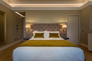 A bed or beds in a room at Boutique Hotel Villa Zoppi - Adults only