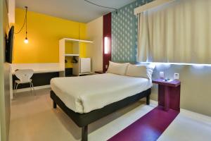 Cama ou camas em um quarto em Nobile Inn Pampulha