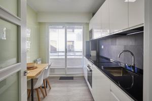 Kuchyňa alebo kuchynka v ubytovaní Victorina by Basque Homes