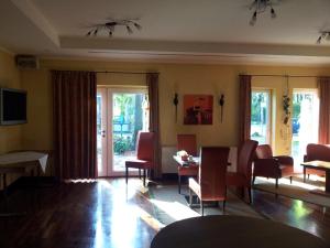 TV a/nebo společenská místnost v ubytování Hotel Restaurant Am Pfauenhof