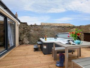 Gallery image of Aysgarth Nook by Maison Parfaite - Luxury Holiday Home with Hot Tub in Aysgarth