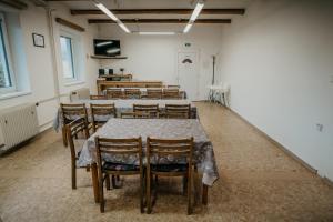 Posedenie v ubytovaní U Ztraceného potoka