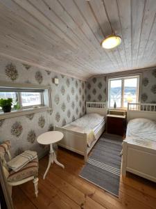 Una cama o camas en una habitación de Chinova Mötesgård i Järvsö