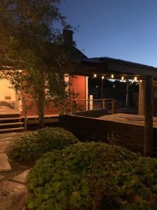 Un jardín fuera de Chinova Mötesgård i Järvsö
