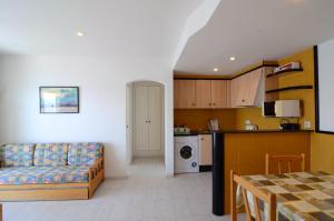 A kitchen or kitchenette at Treputxell 1-2