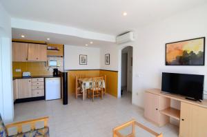 A kitchen or kitchenette at Treputxell 1-2