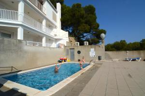 The swimming pool at or close to Treputxell 1-2