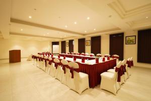 The business area and/or conference room at Indraprastha Spa Resort Még 142 kép