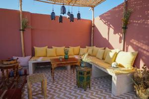 Posezení v ubytování Riad Le Limoun and Spa
