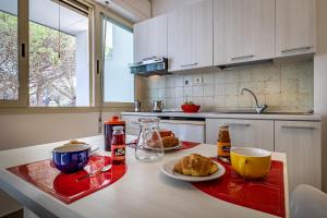 Кухня или мини-кухня в Mareblù - Tuscany Green Aparthotel
