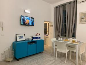 A television and/or entertainment centre at Casa Marina by Holiday World
