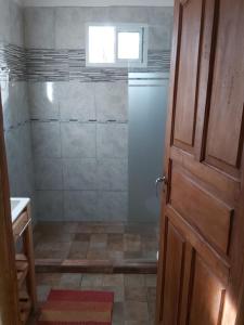 a bathroom with a shower with a window and a door at Cabaña en Ituzaingo in Ituzaingó