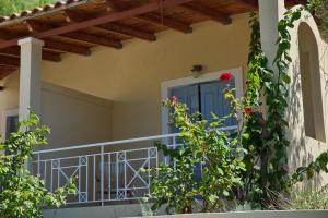 Балкон или терраса в Alonissos Beach Bungalows And Suites Hotel