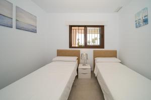 A bed or beds in a room at Linara