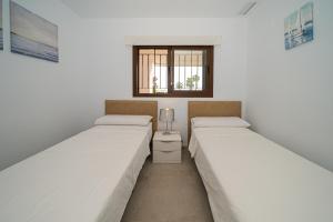 A bed or beds in a room at Linara
