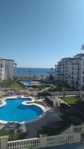 Bazén v ubytování Duquesa 5210 Beach Side Paradise nebo v jeho okolí