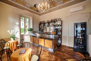 a bar in a restaurant with tables and chairs at Hotel Villa Marie in Tremezzo