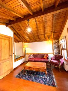A seating area at Authentic Turkish Home Suite