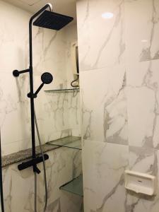 Kylpyhuone majoituspaikassa 溫馨小屋