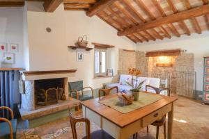 a living room with a table and a fireplace at La casina del vicolo in Collelungo