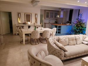 Ruang duduk di Royal Whirlpool Suites Lüneburger Heide