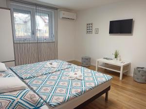 Posteľ alebo postele v izbe v ubytovaní Grafit Apartmanok