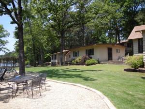 Gallery image of Edgewater Resort Cottage #1 in Hot Springs