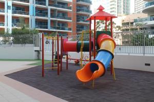 صورة لـ Newly furnished One Bedroom Apartment next to Metro & Beach in Marina Residence في دبي