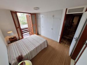 Gallery image of Casa Super Agradável, 250 metros da praia da Areia Preta, cinco quartos com ar, wifi, garagem, completa in Guarapari